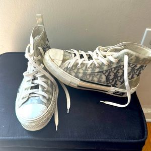 AUTHENTIC! Need a nice bath and will look brand new